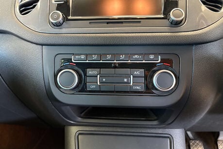 Volkswagen Tiguan 2.0 TDI BlueMotion Tech SE SUV 5dr Diesel Manual 2WD Euro 5 (s/s) (140 ps) 19
