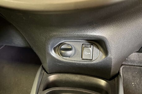 Toyota Yaris 1.5 VVT-h Excel Hatchback 5dr Petrol Hybrid E-CVT Euro 6 (15in Alloy) (101 75