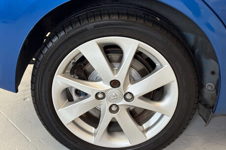 Toyota Yaris 1.5 VVT-h Excel Hatchback 5dr Petrol Hybrid E-CVT Euro 6 (15in Alloy) (101 53
