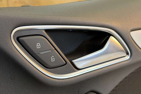 Audi Q3 2.0 TFSI S line SUV 5dr Petrol S Tronic quattro Euro 5 (s/s) (170 ps) 38