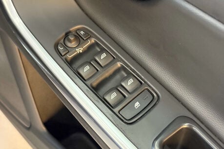 Volvo V60 2.0 D4 SE Lux Nav Estate 5dr Diesel Auto Euro 6 (s/s) (190 ps) 38