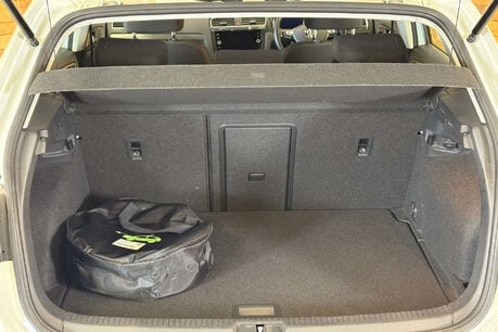 Volkswagen Golf 35.8kWh e-Golf Hatchback 5dr Electric Auto (136 ps) 56