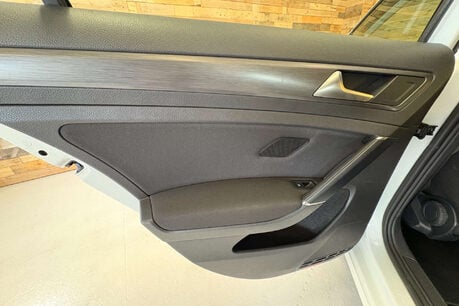 Volkswagen Golf 35.8kWh e-Golf Hatchback 5dr Electric Auto (136 ps) 46