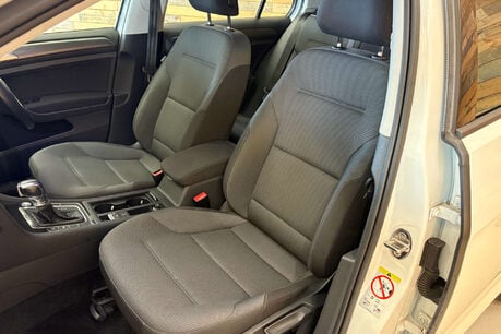 Volkswagen Golf 35.8kWh e-Golf Hatchback 5dr Electric Auto (136 ps) 12