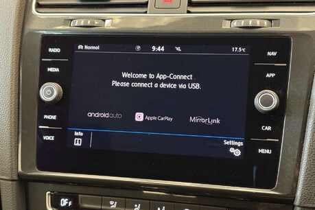 Volkswagen Golf 35.8kWh e-Golf Hatchback 5dr Electric Auto (136 ps) 58