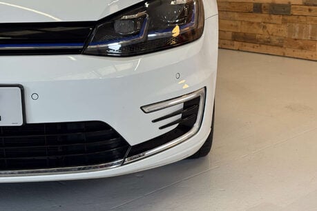 Volkswagen Golf 35.8kWh e-Golf Hatchback 5dr Electric Auto (136 ps) 17
