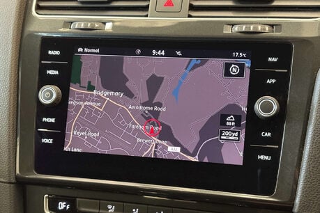 Volkswagen Golf 35.8kWh e-Golf Hatchback 5dr Electric Auto (136 ps) 64