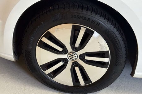 Volkswagen Golf 35.8kWh e-Golf Hatchback 5dr Electric Auto (136 ps) 78