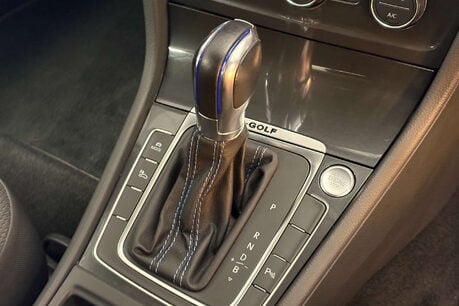 Volkswagen Golf 35.8kWh e-Golf Hatchback 5dr Electric Auto (136 ps) 37