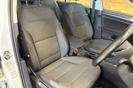 Volkswagen Golf 35.8kWh e-Golf Hatchback 5dr Electric Auto (136 ps) 24