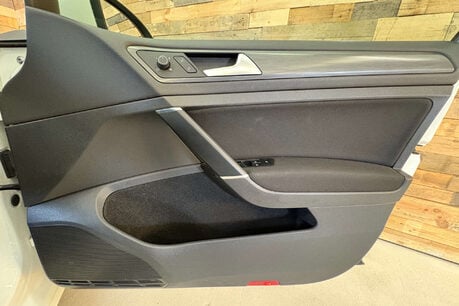 Volkswagen Golf 35.8kWh e-Golf Hatchback 5dr Electric Auto (136 ps) 49