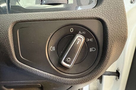 Volkswagen Golf 35.8kWh e-Golf Hatchback 5dr Electric Auto (136 ps) 40