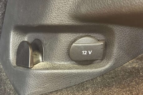 Volkswagen Golf 35.8kWh e-Golf Hatchback 5dr Electric Auto (136 ps) 52