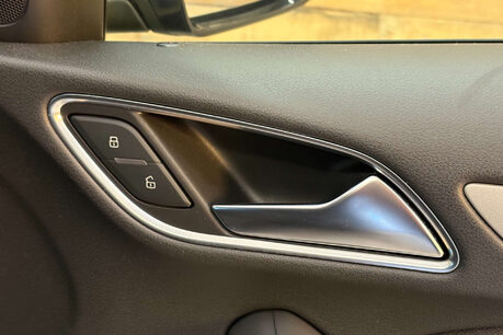 Audi Q3 2.0 TFSI SE SUV 5dr Petrol S Tronic quattro Euro 5 (s/s) (170 ps) 15