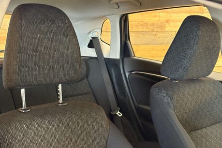 Honda Jazz 1.3 i-VTEC SE Hatchback 5dr Petrol Manual Euro 6 (s/s) (102 ps) 17