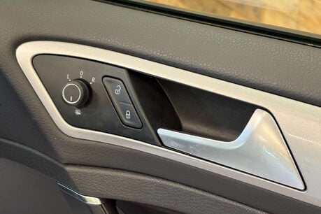 Volkswagen Golf e-Golf Hatchback 5dr Electric Auto (115 ps) 30