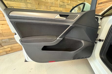 Volkswagen Golf e-Golf Hatchback 5dr Electric Auto (115 ps) 37