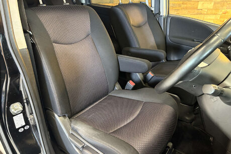 Nissan Serena 2.0 Litre Hybrid Auto 12