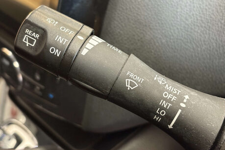 Nissan Serena 2.0 Litre Hybrid Auto 25