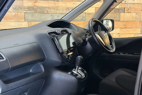 Nissan Serena 2.0 Litre Hybrid Auto 11