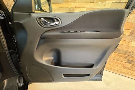 Nissan Serena 2.0 Litre Hybrid Auto 76