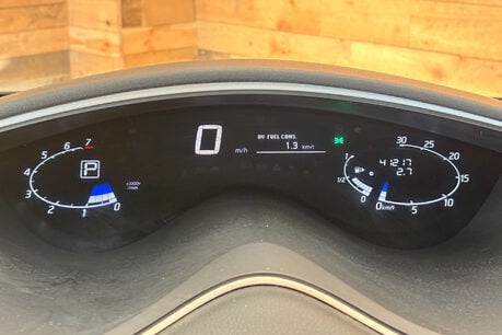 Nissan Serena 2.0 Litre Hybrid Auto 8