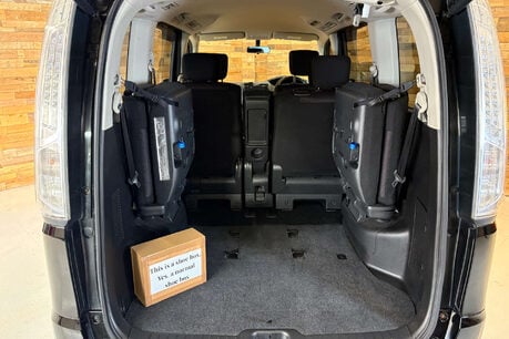 Nissan Serena 2.0 Litre Hybrid Auto 13