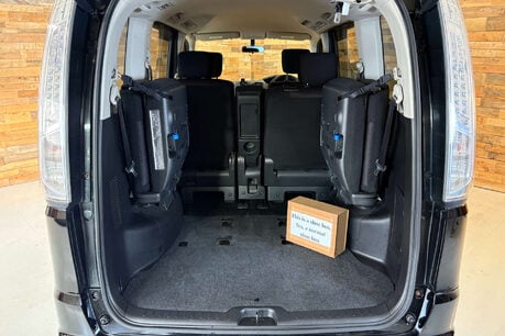 Nissan Serena 2.0 Litre Hybrid Auto 14