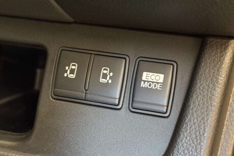 Nissan Serena 2.0 Litre Hybrid Auto 54