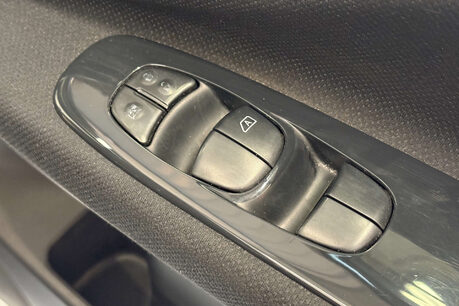 Nissan Serena 2.0 Litre Hybrid Auto 20