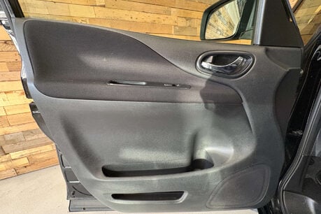 Nissan Serena 2.0 Litre Hybrid Auto 77