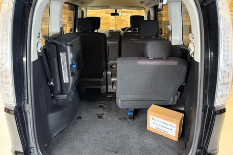 Nissan Serena 2.0 Litre Hybrid Auto 9