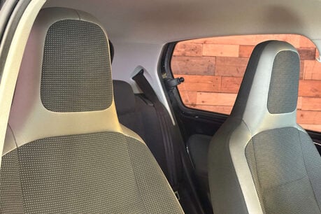 Volkswagen Up 1.0 High up! Hatchback 5dr Petrol ASG Euro 5 (75 ps) 38