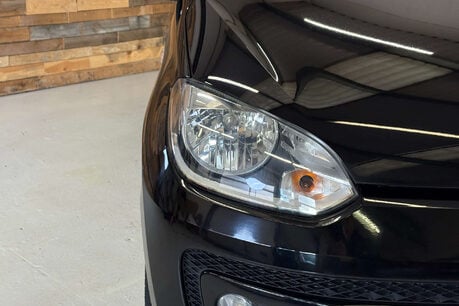 Volkswagen Up 1.0 High up! Hatchback 5dr Petrol ASG Euro 5 (75 ps) 30
