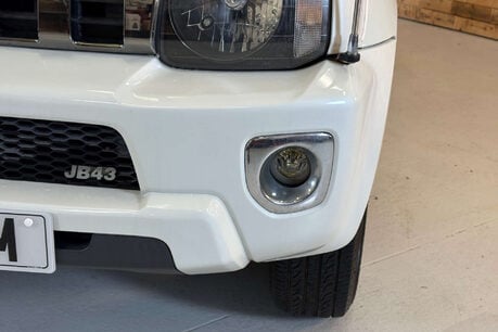 Suzuki Jimny 1.3 VVT SZ4 SUV 3dr Petrol Auto 4WD Euro 5 (85 ps) 23