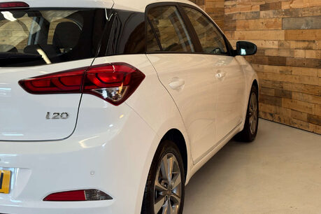 Hyundai i20 1.2 Blue Drive SE Hatchback 5dr Petrol Manual Euro 6 (s/s) (84 ps) 81