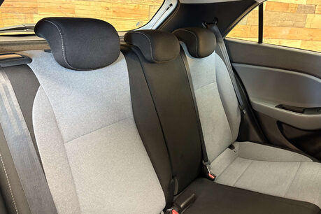 Hyundai i20 1.2 Blue Drive SE Hatchback 5dr Petrol Manual Euro 6 (s/s) (84 ps) 35