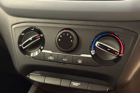 Hyundai i20 1.2 Blue Drive SE Hatchback 5dr Petrol Manual Euro 6 (s/s) (84 ps) 41