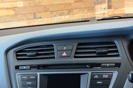 Hyundai i20 1.2 Blue Drive SE Hatchback 5dr Petrol Manual Euro 6 (s/s) (84 ps) 43