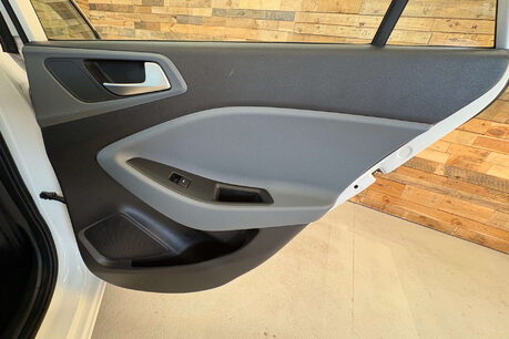 Hyundai i20 1.2 Blue Drive SE Hatchback 5dr Petrol Manual Euro 6 (s/s) (84 ps) 58