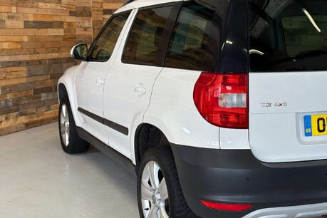 Skoda Yeti 2.0 TDI SE Plus SUV 5dr Diesel Manual 4WD Euro 5 (140 ps) 75