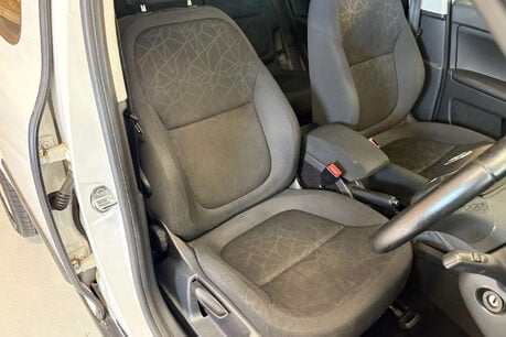 Skoda Yeti 2.0 TDI SE Plus SUV 5dr Diesel Manual 4WD Euro 5 (140 ps) 33