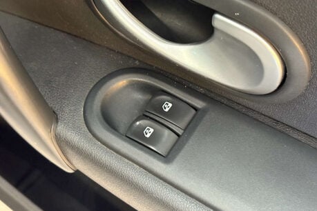 Renault Clio 2.0 VVT Dynamique S Hatchback 3dr Petrol Manual (173 g/km, 138 bhp) 40