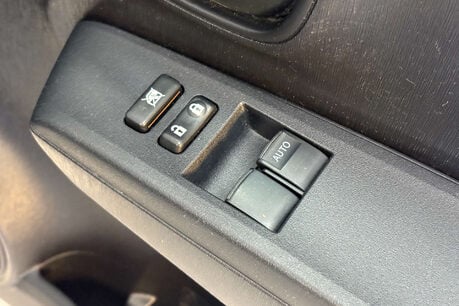 Toyota Yaris 1.0 VVT-i T2 Hatchback 3dr Petrol Manual Euro 5 (69 ps) 44