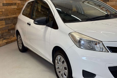 Toyota Yaris 1.0 VVT-i T2 Hatchback 3dr Petrol Manual Euro 5 (69 ps) 59