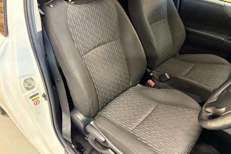 Toyota Yaris 1.0 VVT-i T2 Hatchback 3dr Petrol Manual Euro 5 (69 ps) 39