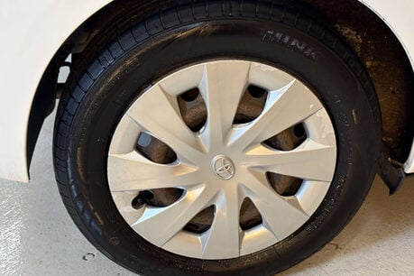 Toyota Yaris 1.0 VVT-i T2 Hatchback 3dr Petrol Manual Euro 5 (69 ps) 53