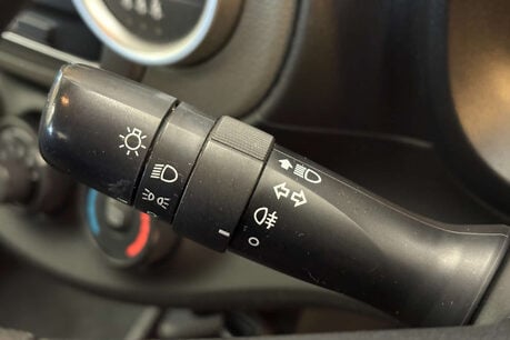 Toyota Yaris 1.0 VVT-i T2 Hatchback 3dr Petrol Manual Euro 5 (69 ps) 35