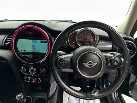 Mini Hatch COOPER D 19