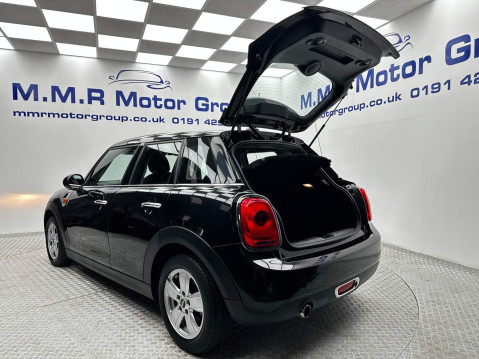 Mini Hatch COOPER D 136